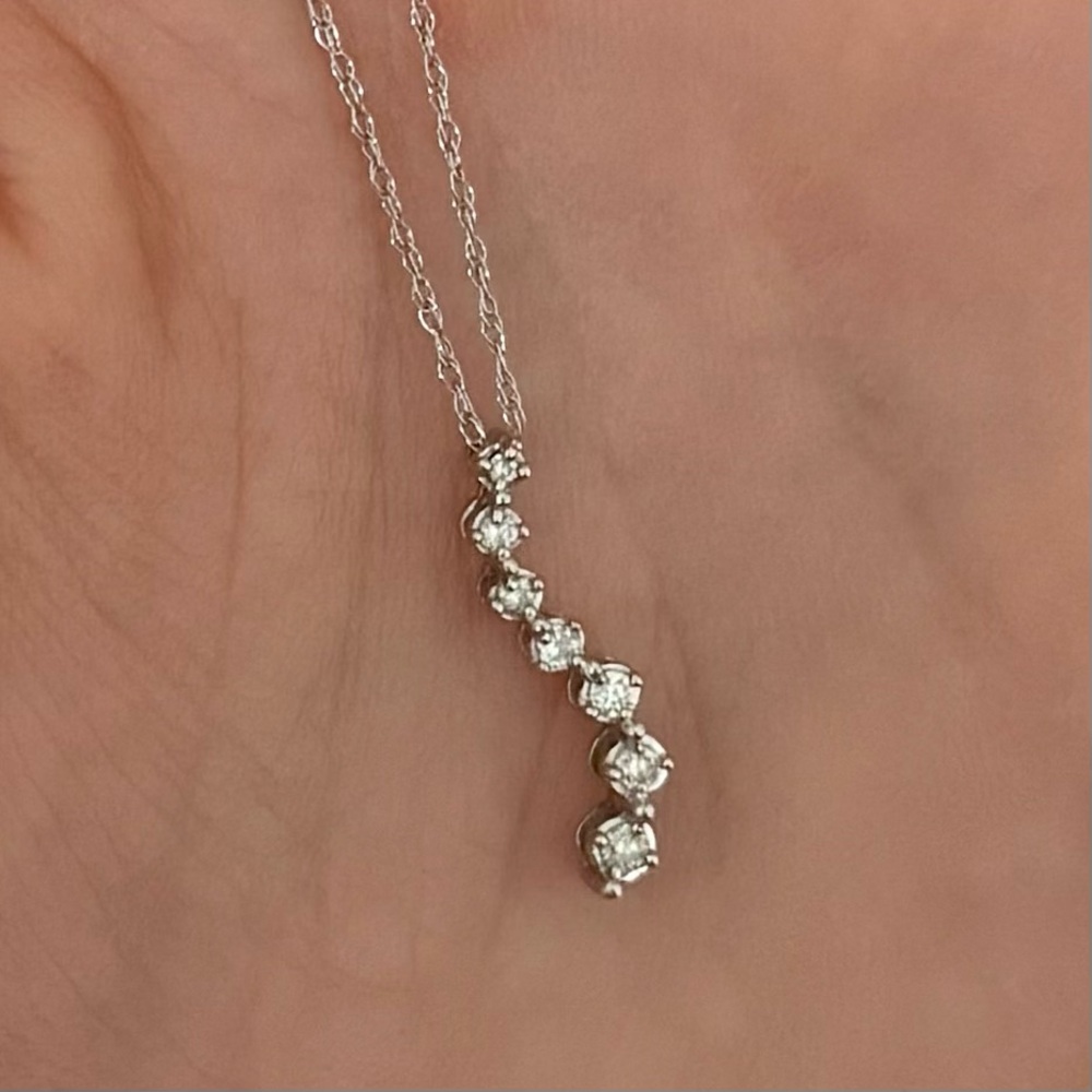 10K White Gold Natural Diamond Journey Pendant Necklace 7-Stone 18" Chain .95g